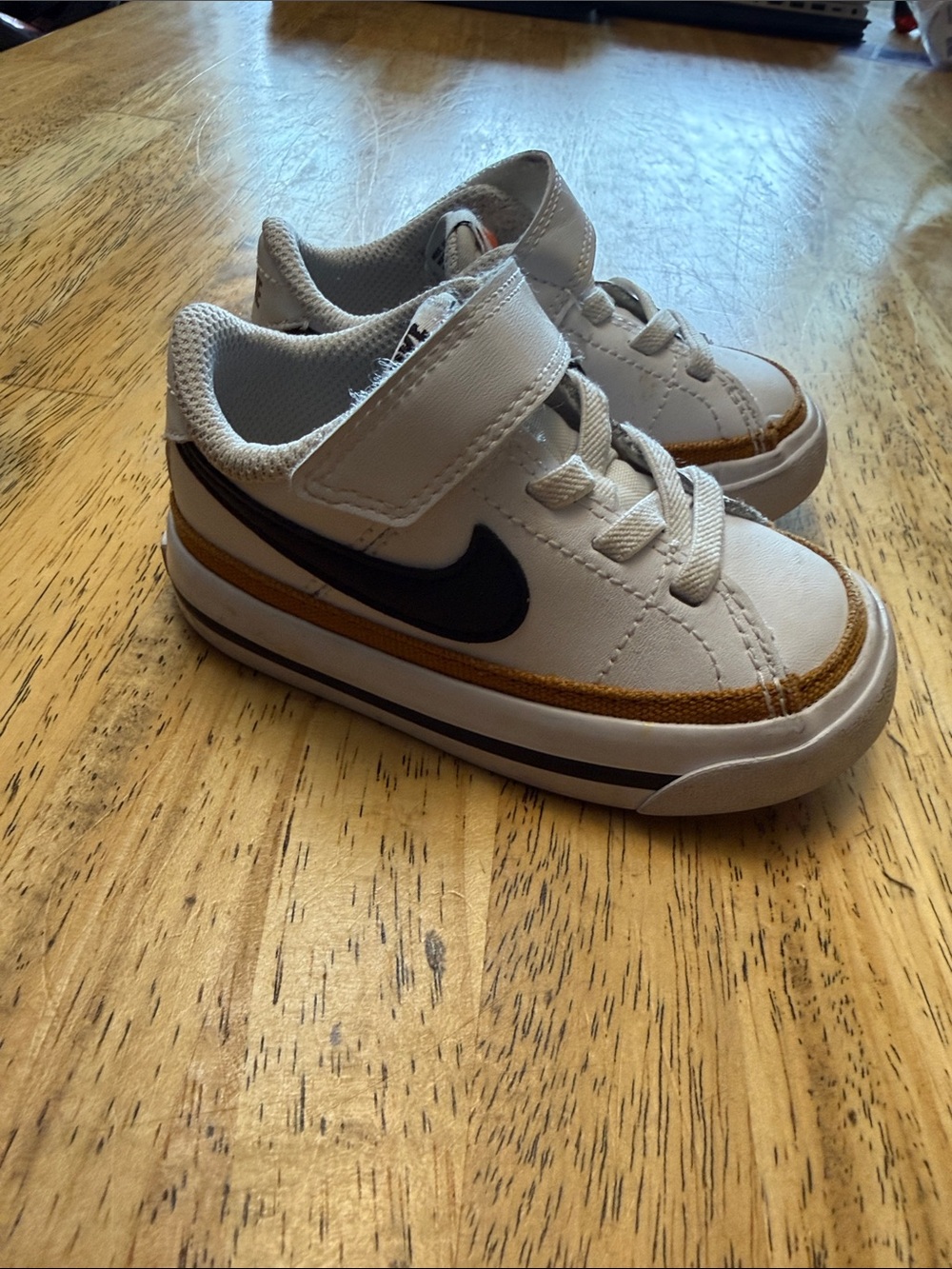 Nike Kids White, Black and Brown Low-Top Sneakers